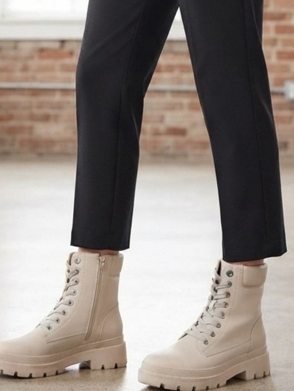 JUSTFAB / SHOEDAZZLE Tevos Cream Lug Sole Combat Boots Women's Size 9.5